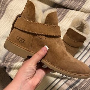 EUC UGG MCKAY SIZE 8.5